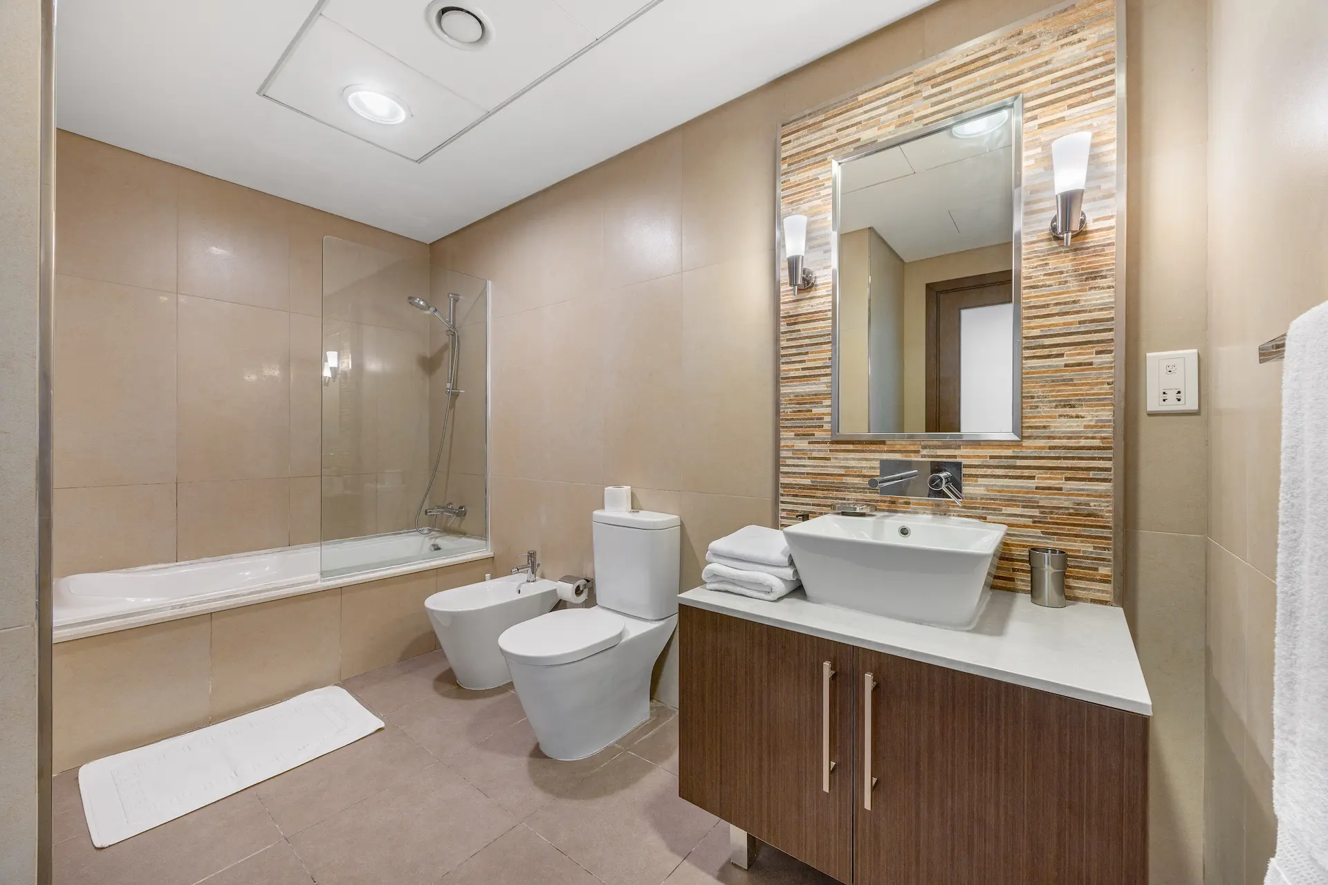 Modern ensuite bathroom with walk-in shower at Burj Daman DIFC Dubai