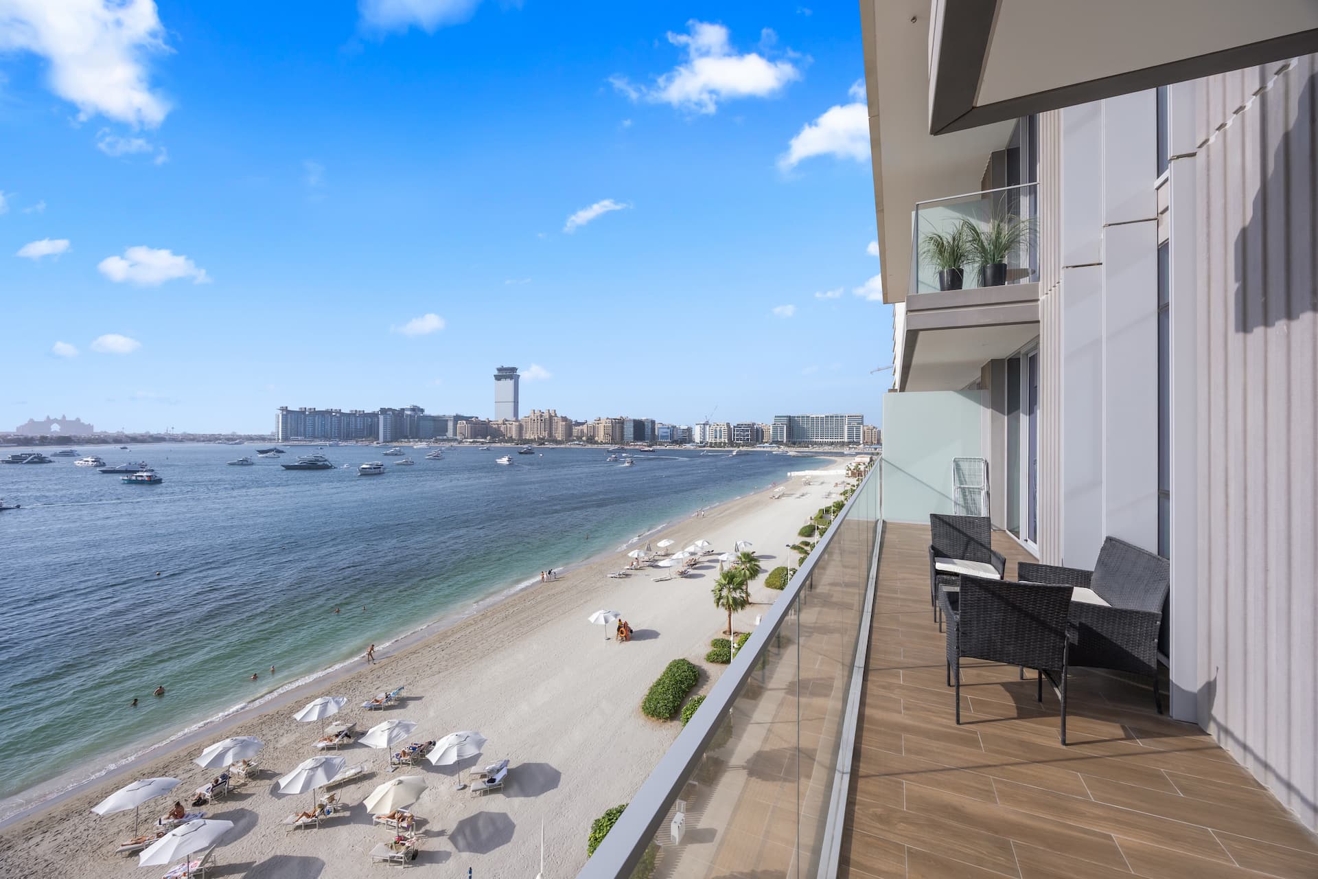 Private balcony overlooking Emaar Beach and Arabian Gulf from two bedroom sea view apartment Dubai — Beach Isle Tower One